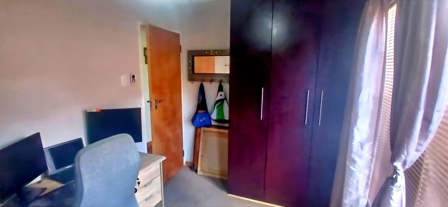 5 Bedroom Property for Sale in Langenhovenpark Free State